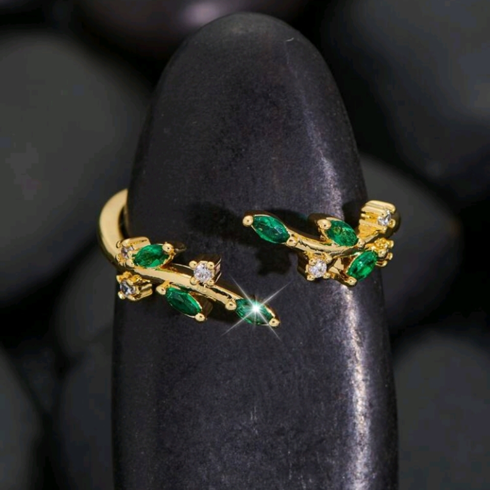 NEW adjustable women's ring, emerald green, CZ diamond, gold